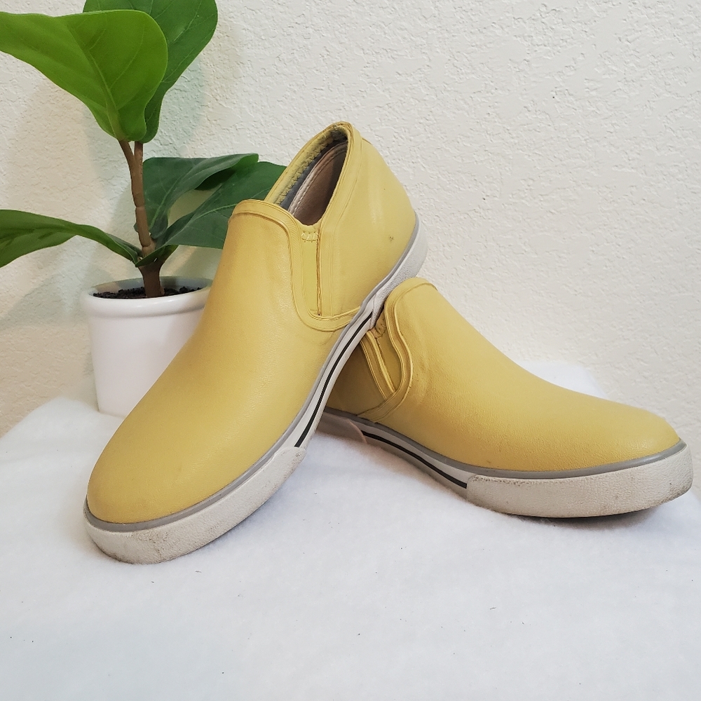 BOGS Burnside yellow Waterproof Slip-on shoe! SIZE 6.